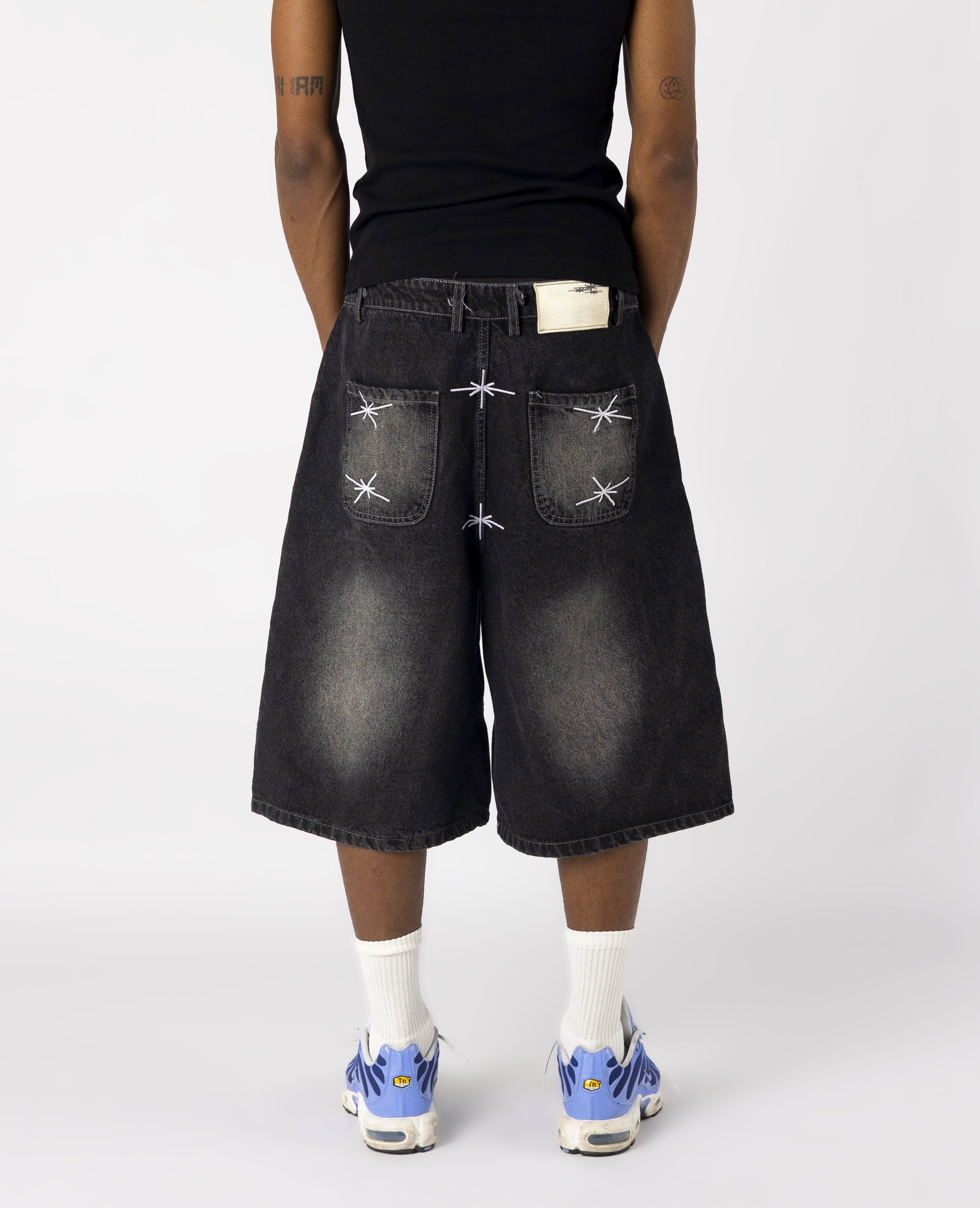 WASHED BLACK DENIM JORT
