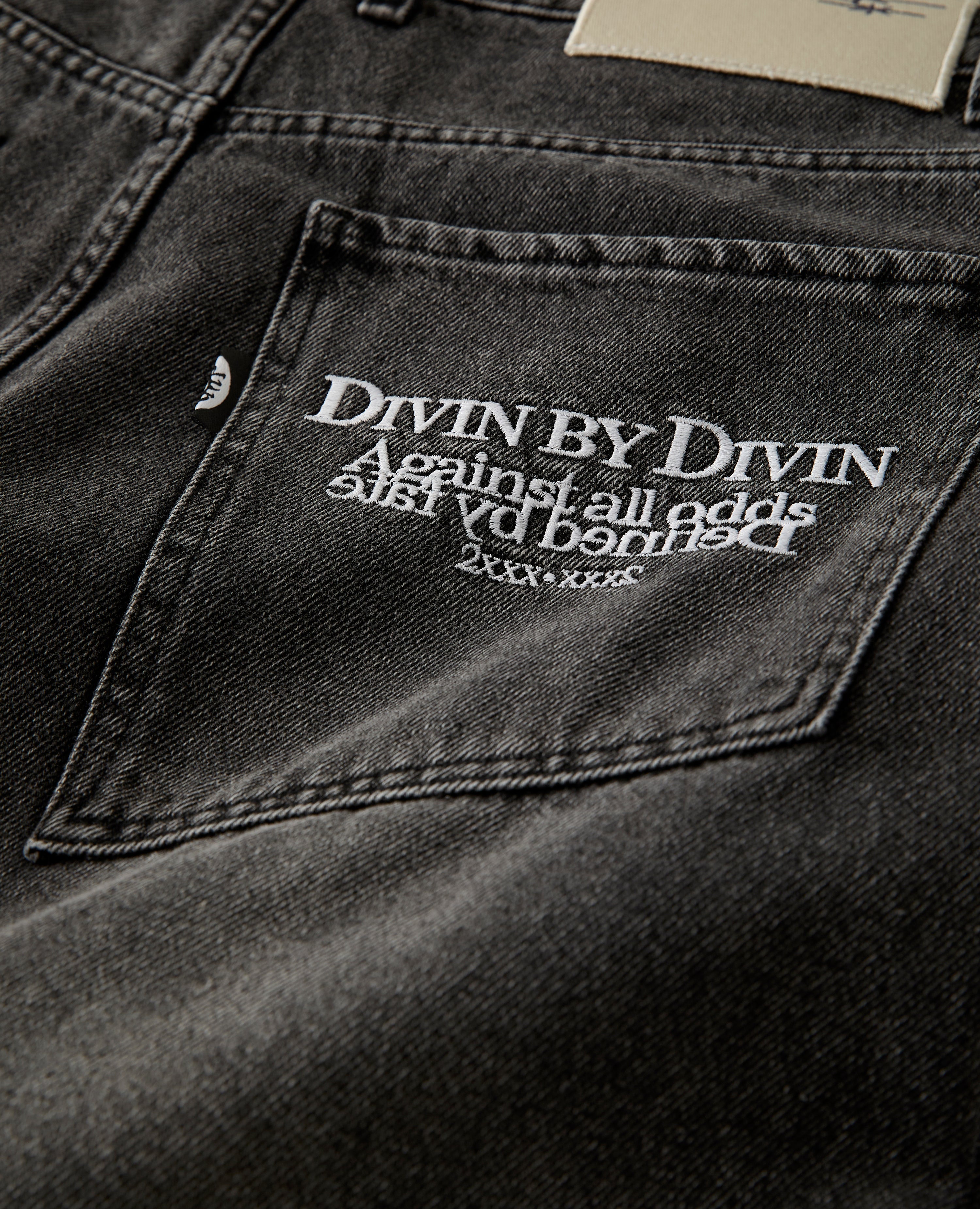 BLACK SHARP DENIM