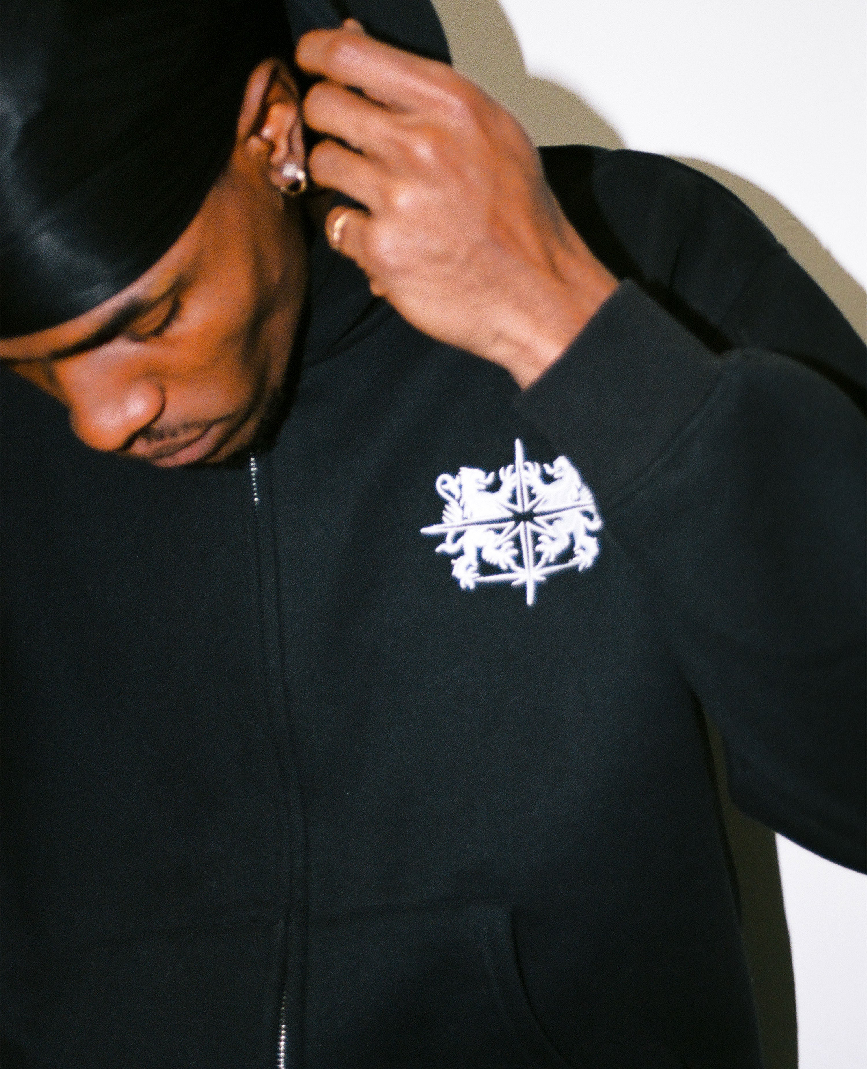 BLACK BLASON ZIP