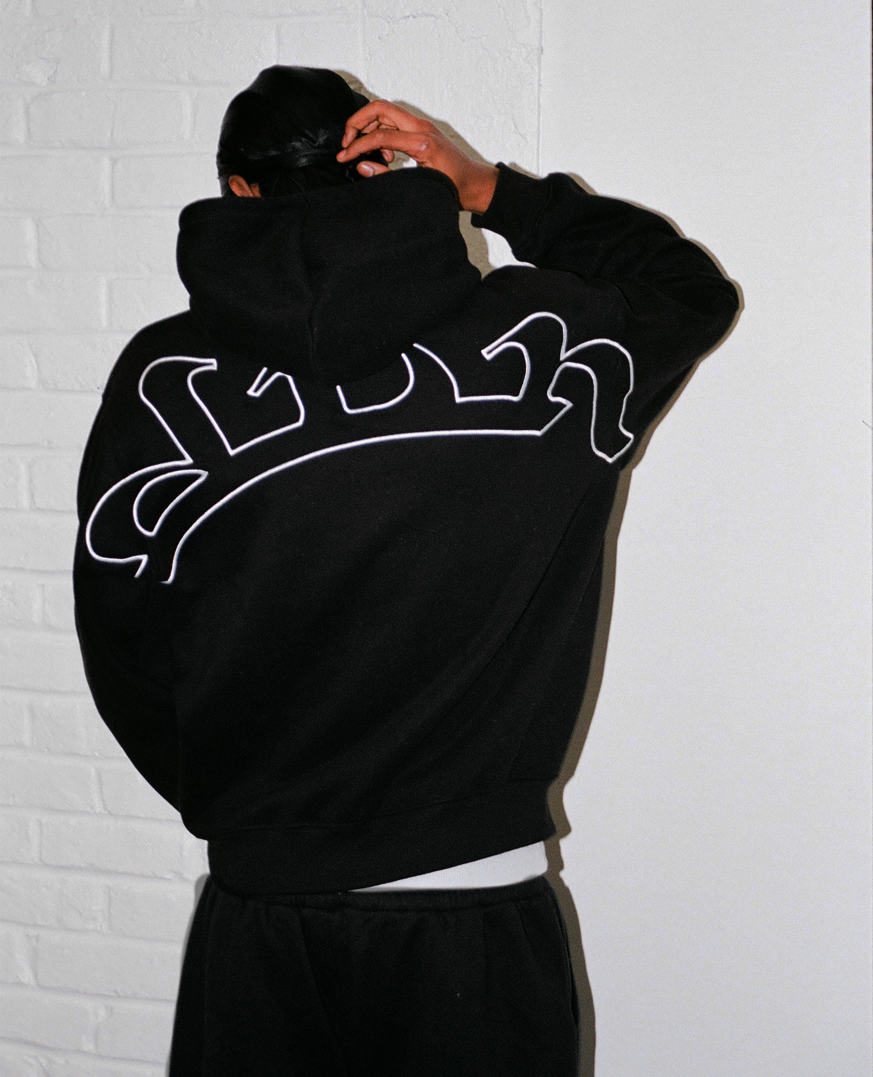BLACK STRAIGHT ZIP